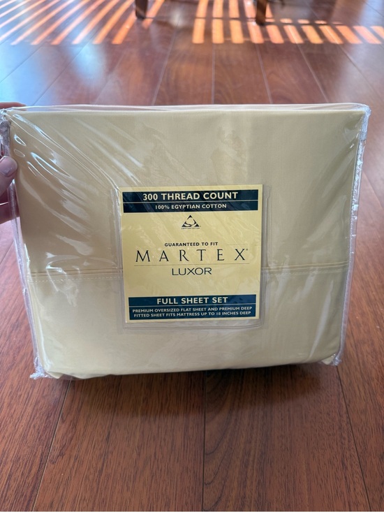 Martex Other - Martex Luxor 300-Thread Count Full Sheet Set in Cream